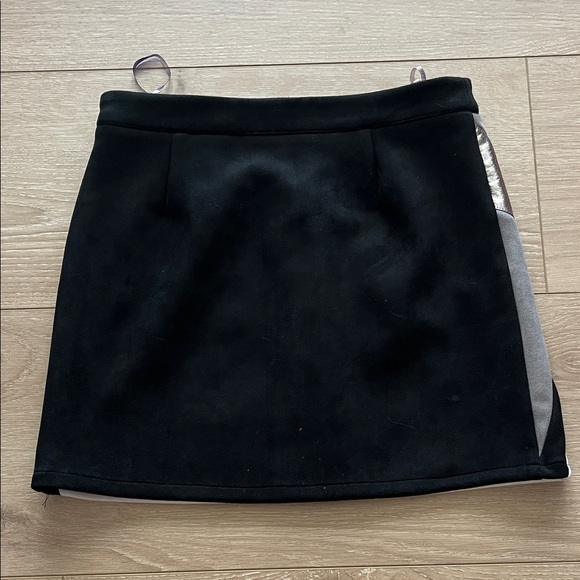 Wild Honey Black, Silver, and White Mini Skirt - Picture 3 of 3